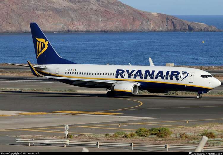 Avión de Ryanair en el Aeropuerto de Gran Canaria (Foto Markus Adank)